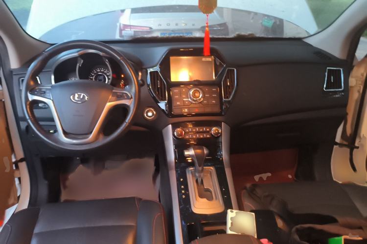 Used Huatai Santa Fe 2017 1.5T Gasoline Automatic Two-Wheel Drive Smart Enjoyment i3 Model Interior 2
