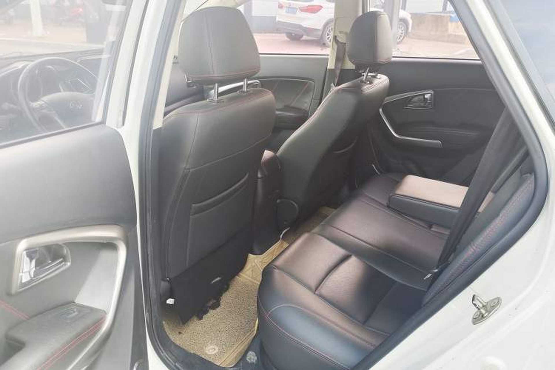 Used Huatai Santa Fe 2017 1.5T Gasoline Automatic Two-Wheel Drive Smart Enjoyment i3 Model Interior 2