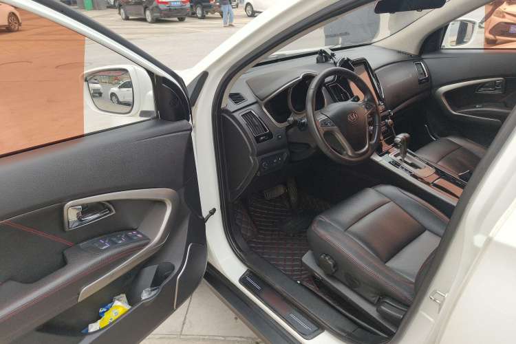 Used Huatai Santa Fe 2017 1.5T Gasoline Automatic Two-Wheel Drive Smart Enjoyment i3 Model Interior 2