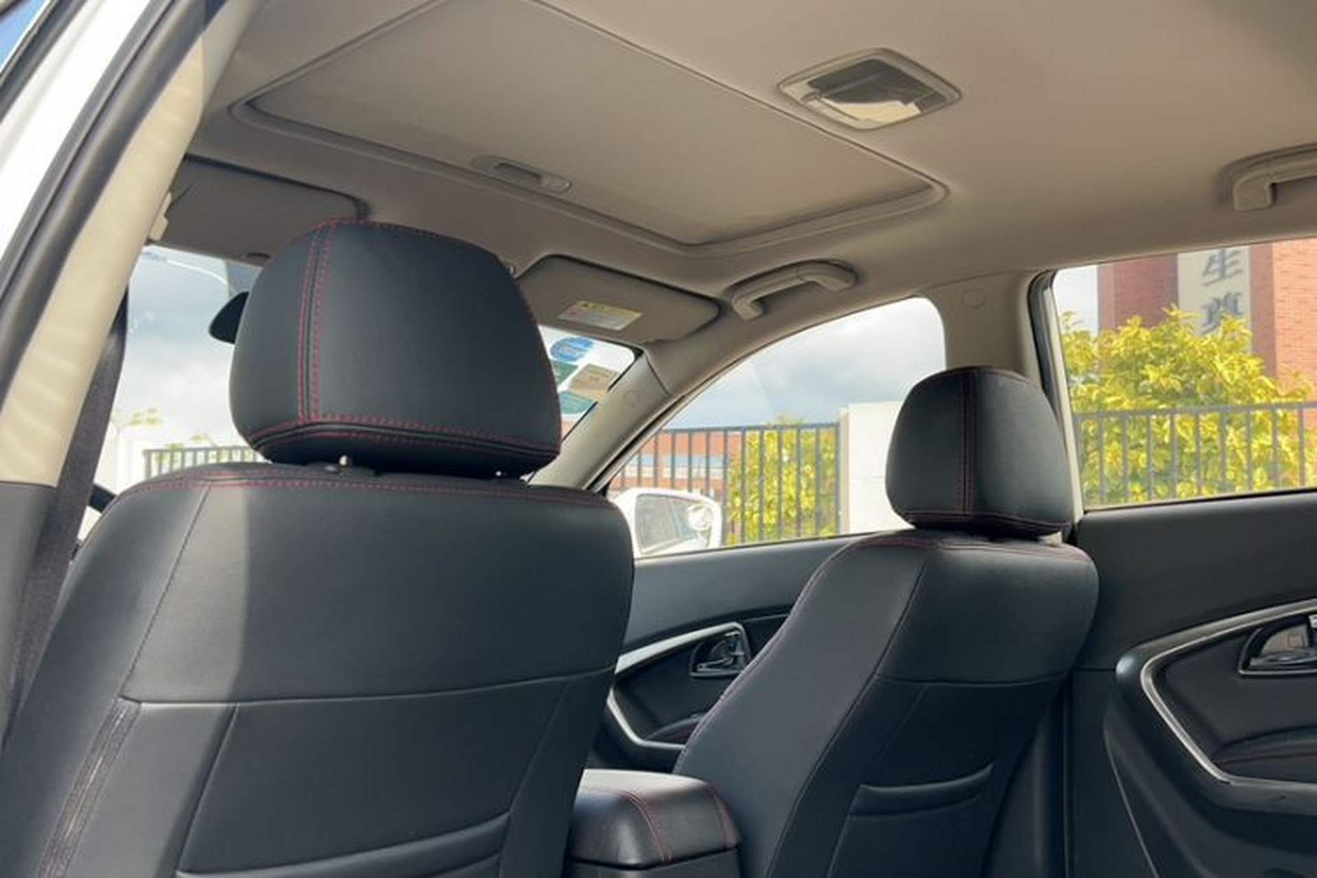 Used Huatai Santa Fe 2017 1.5T Gasoline Automatic Two-Wheel Drive Smart Enjoyment i3 Model Interior 4