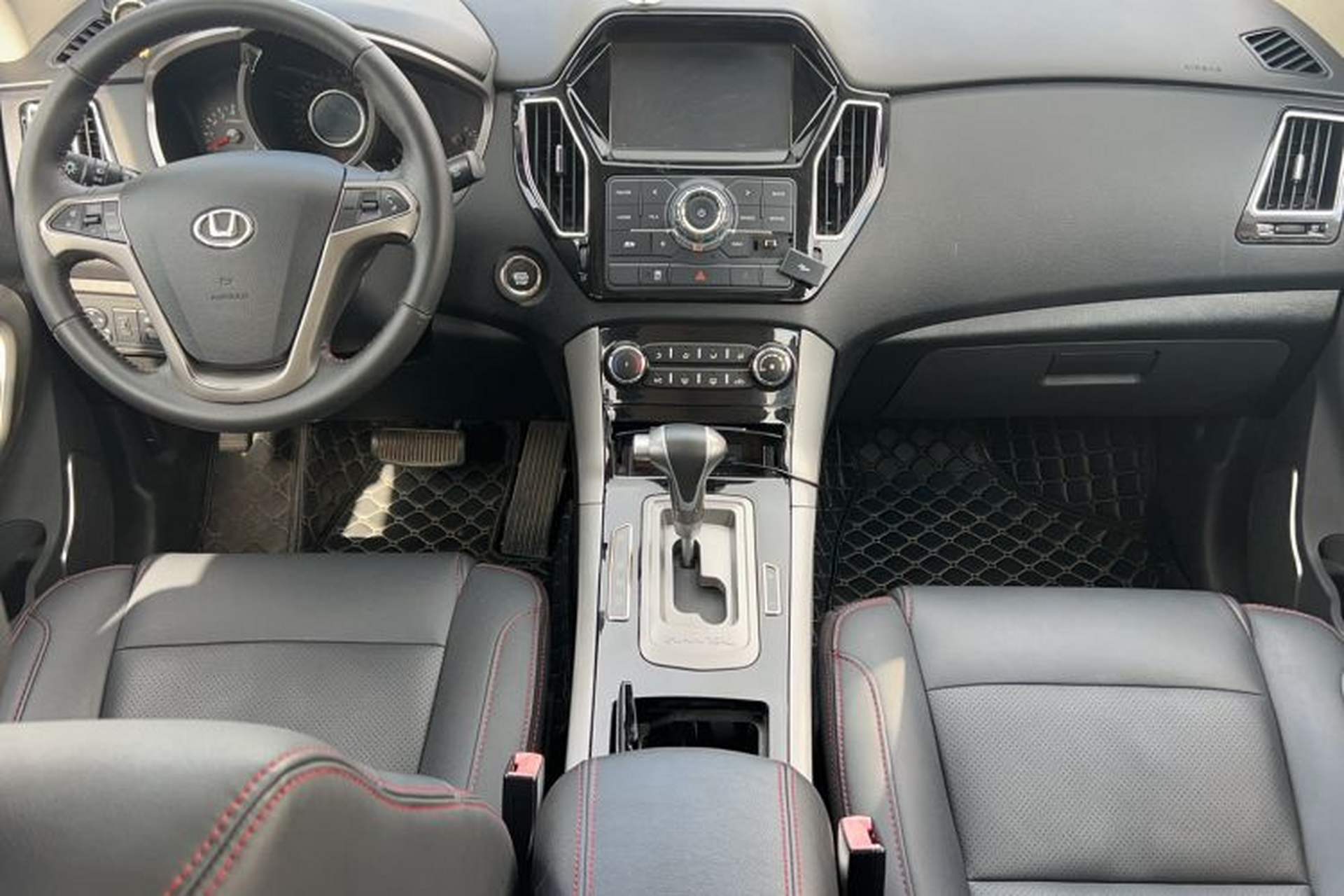 Used Huatai Santa Fe 2017 1.5T Gasoline Automatic Two-Wheel Drive Smart Enjoyment i3 Model Interior 8