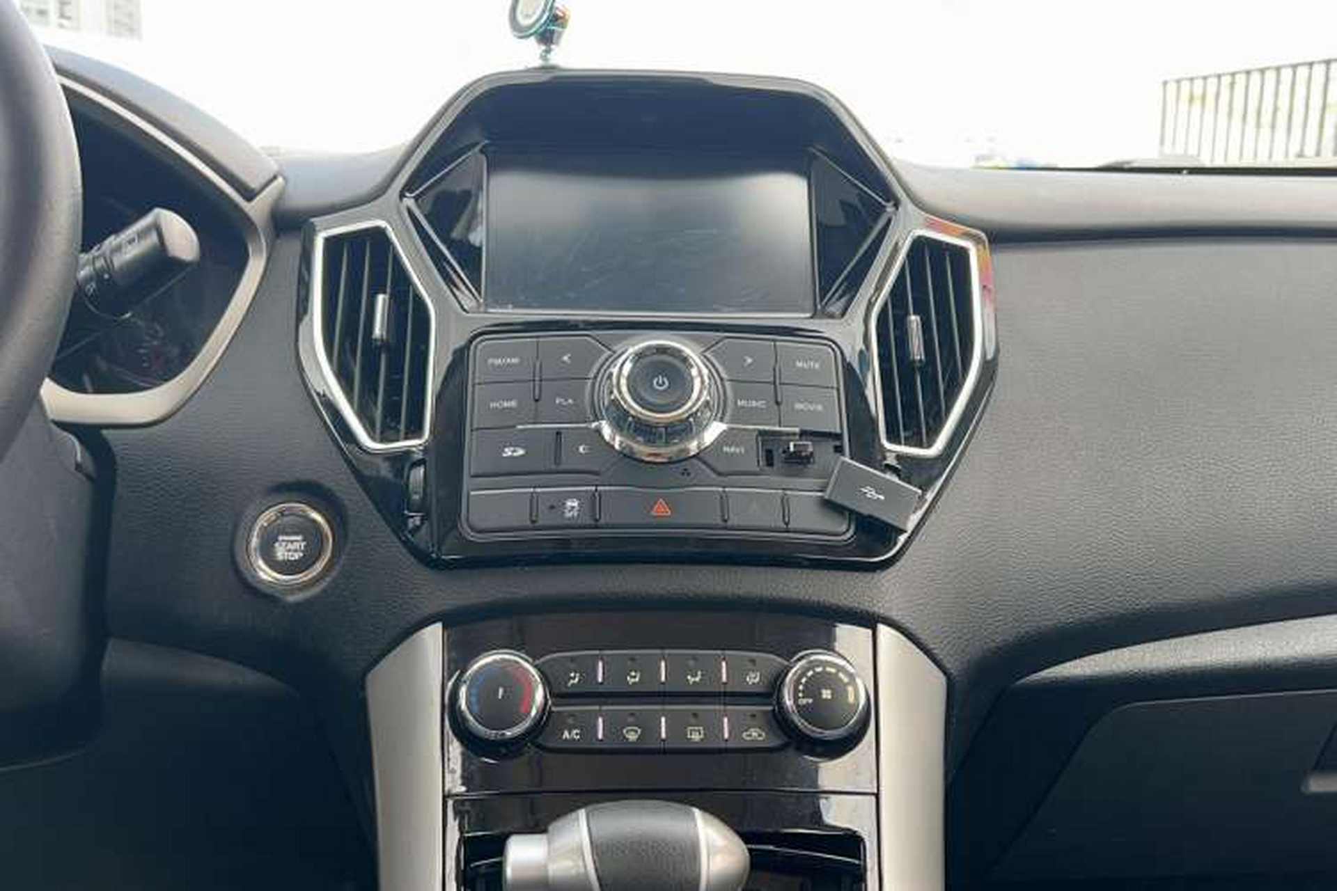 Used Huatai Santa Fe 2017 1.5T Gasoline Automatic Two-Wheel Drive Smart Enjoyment i3 Model Interior 9