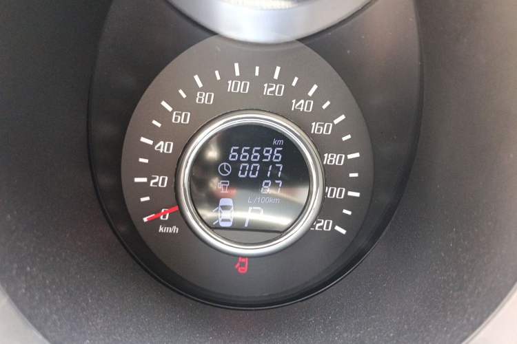 Used Huatai Santa Fe 2017 1.5T Gasoline Automatic Two-Wheel Drive Smart Enjoyment i3 Model Odometer Close Up