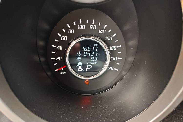 Used Huatai Santa Fe 2017 1.5T Gasoline Automatic Two-Wheel-Drive Elite Model Odometer Close Up