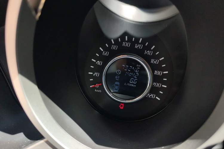 Used Huatai Santa Fe 2017 1.5T Gasoline Manual Two-Wheel Drive Smart Enjoyment i3 Model Odometer Close Up