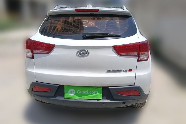 Used Huatai Santa Fe 2017 1.5T Gasoline Automatic Two-Wheel Drive Smart Enjoyment i3 Model Rear