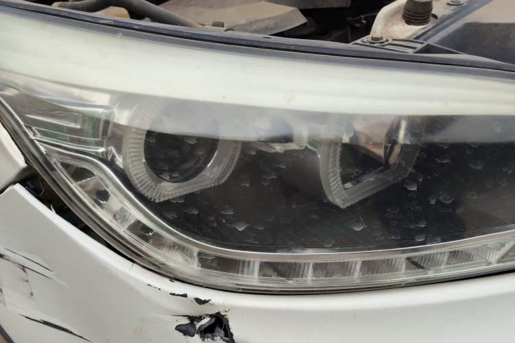 Used Huatai Santa Fe 2017 1.5T Gasoline Manual Two-Wheel-Drive Elite Model Right Front Headlight