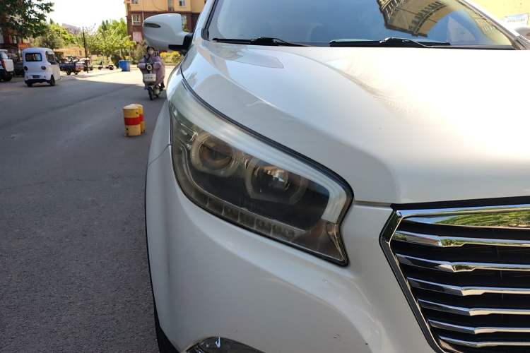Used Huatai Santa Fe 2017 1.5T Gasoline Manual Two-Wheel Drive Smart Enjoyment i3 Model Right Front Headlight