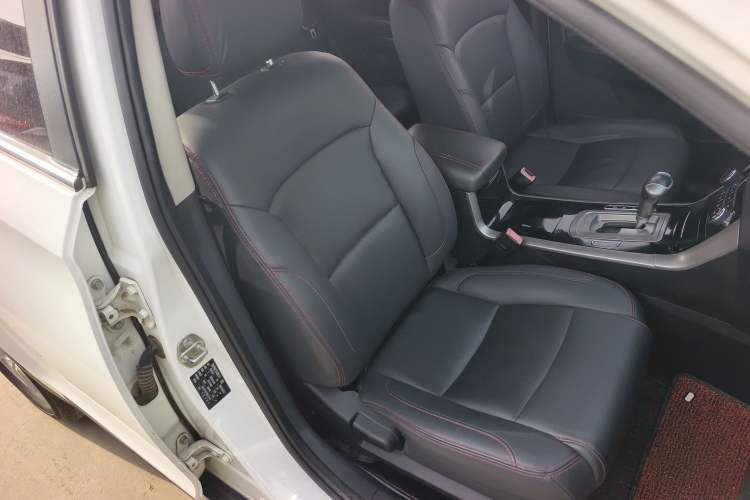 Used Huatai Santa Fe 2017 1.5T Gasoline Automatic Two-Wheel Drive Smart Enjoyment i3 Model Right Front Seat