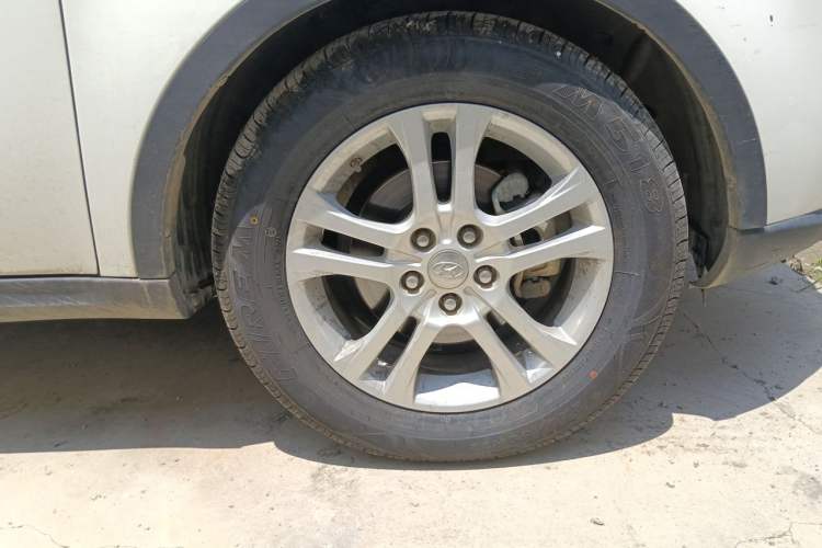 Used Huatai Santa Fe 2017 1.5T Gasoline Automatic Two-Wheel Drive Smart Enjoyment i3 Model Right Front Wheel Hub