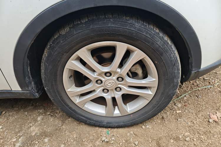 Used Huatai Santa Fe 2017 1.5T Gasoline Automatic Two-Wheel-Drive Elite Model Right Front Wheel Hub