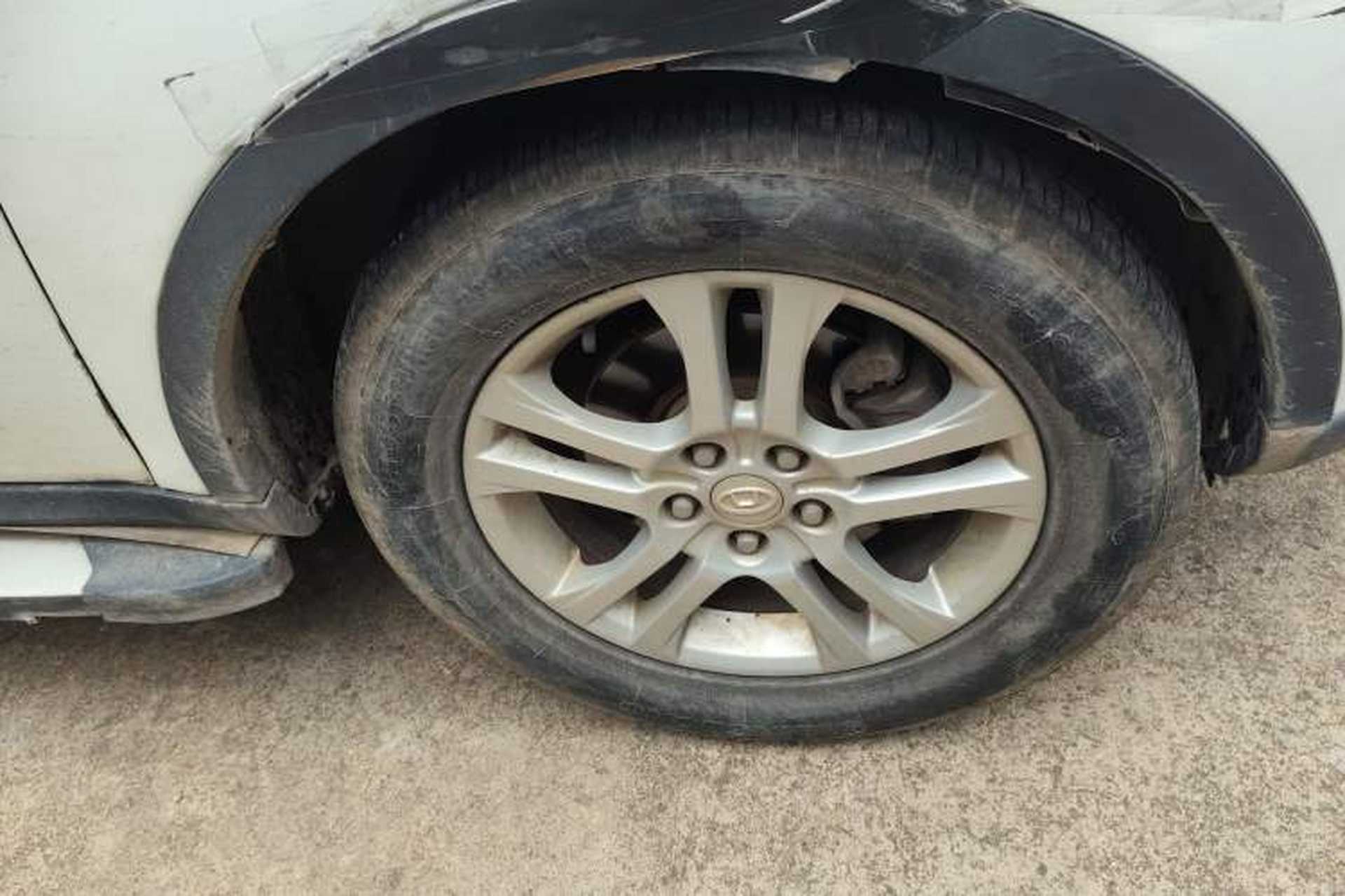Used Huatai Santa Fe 2017 1.5T Gasoline Manual Two-Wheel-Drive Elite Model Right Front Wheel Hub