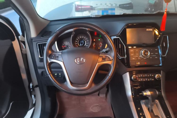 Used Huatai Santa Fe 2017 1.5T Gasoline Automatic Two-Wheel Drive Smart Enjoyment i3 Model Steering Wheel