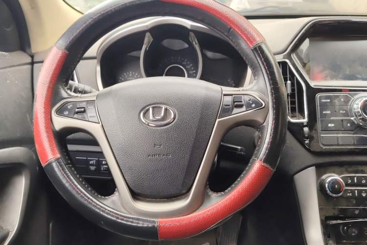 Used Huatai Santa Fe 2017 1.5T Gasoline Manual Two-Wheel-Drive Elite Model Steering Wheel