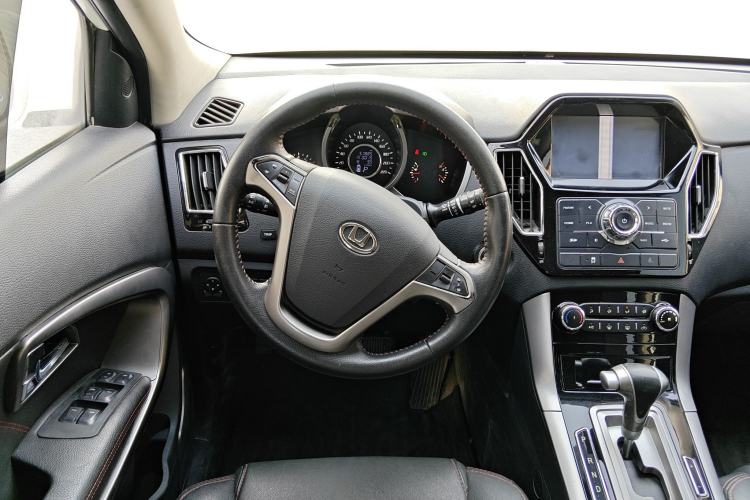 Used Huatai Santa Fe 2017 1.5T Gasoline Automatic Two-Wheel Drive Smart Enjoyment i3 Model Steering Wheel