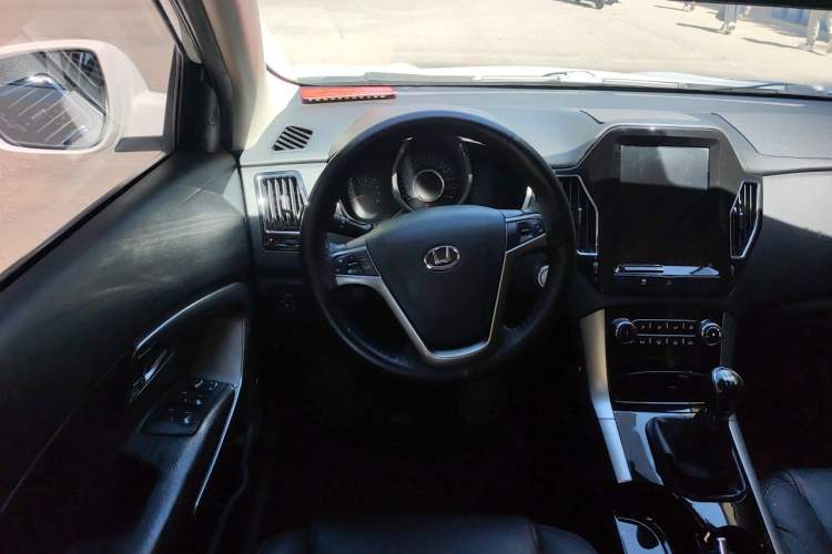 Used Huatai Santa Fe 2017 1.5T Gasoline Manual Two-Wheel Drive Smart Enjoyment i3 Model Steering Wheel