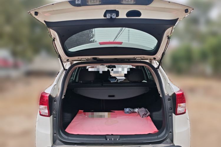 Used Huatai Santa Fe 2017 1.5T Gasoline Automatic Two-Wheel-Drive Elite Model Trunk
