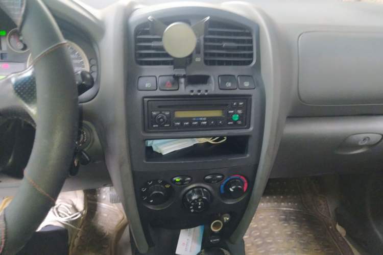 Used Huatai Santa Fe Classic 2006 2.0T Diesel VGT Automatic 4x4 Standard Edition Audio And AC Panel