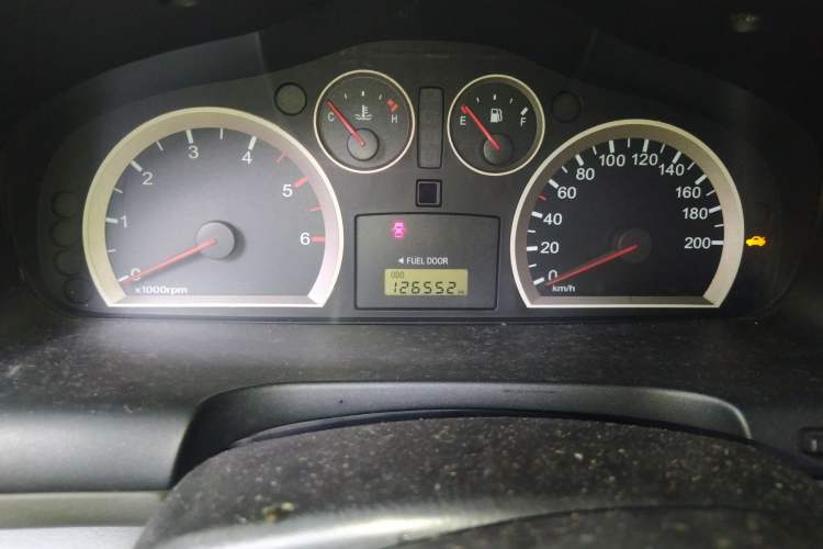 Used Huatai Santa Fe Classic 2006 2.0T Diesel VGT Automatic 4x4 Standard Edition Odometer Close Up