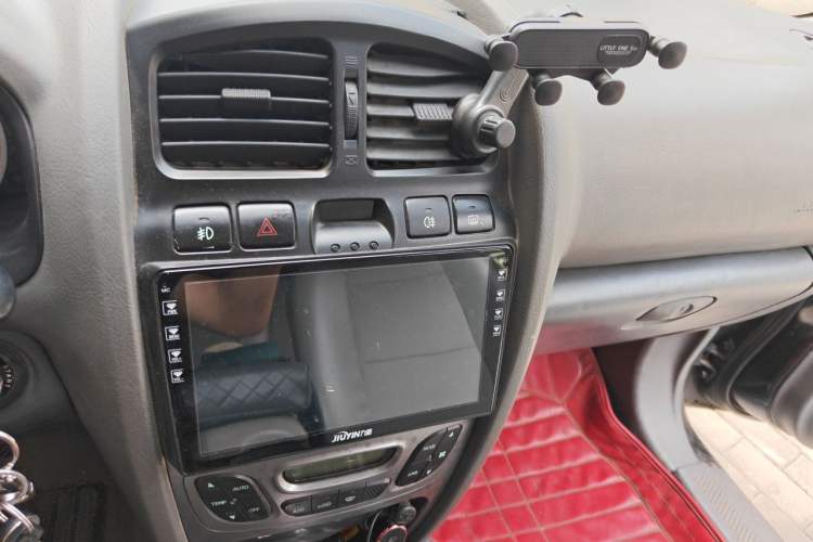 Used Huatai Santa Fe Classic 2009 2.0T Diesel Manual Two-Wheel Drive Luxury Version Audio And AC Panel