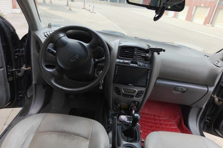 Used Huatai Santa Fe Classic 2009 2.0T Diesel Manual Two-Wheel Drive Luxury Version Center Console