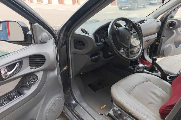 Used Huatai Santa Fe Classic 2009 2.0T Diesel Manual Two-Wheel Drive Luxury Version Driver Seat