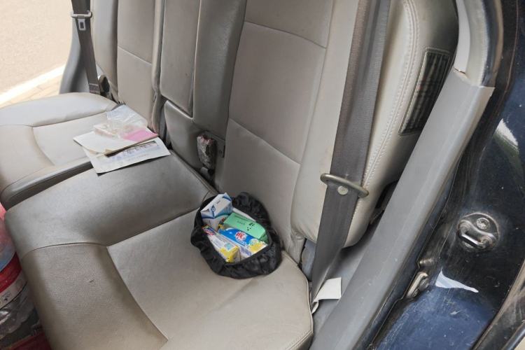 Used Huatai Santa Fe Classic 2009 2.0T Diesel Manual Two-Wheel Drive Luxury Version Left Rear Seat
