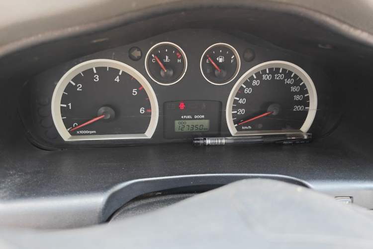 Used Huatai Santa Fe Classic 2009 2.0T Diesel Manual Two-Wheel Drive Luxury Version Odometer Close Up