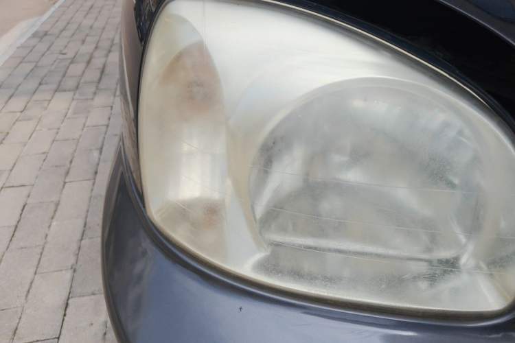 Used Huatai Santa Fe Classic 2009 2.0T Diesel Manual Two-Wheel Drive Luxury Version Right Front Headlight