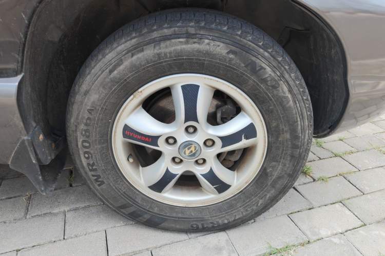Used Huatai Santa Fe Classic 2009 2.0T Diesel Manual Two-Wheel Drive Luxury Version Right Front Wheel Hub