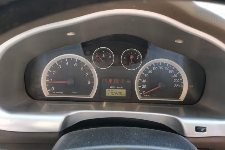 Used Huatai Santa Fe Classic 2011 2.0L Gasoline Manual Two-Wheel Drive Comfort Version Instrument Cluster