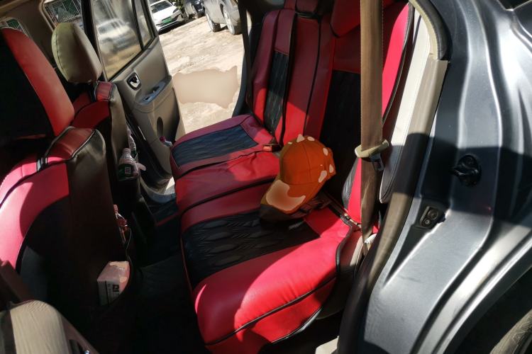 Used Huatai Santa Fe Classic 2011 2.0L Gasoline Manual Two-Wheel Drive Comfort Version Left Rear Seat