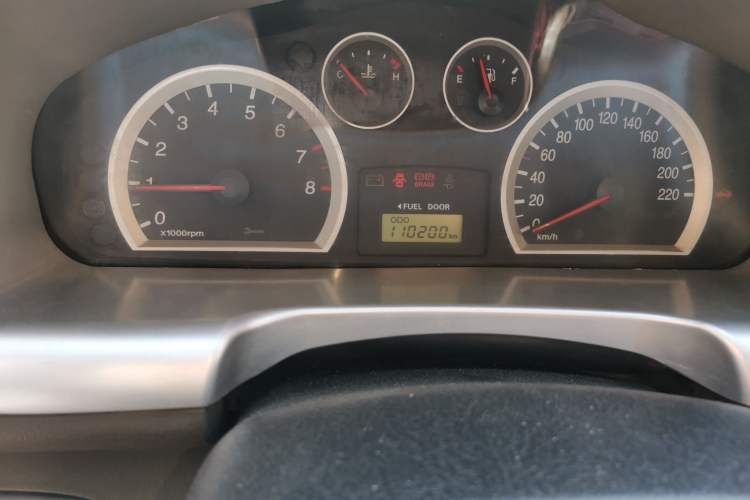 Used Huatai Santa Fe Classic 2011 2.0L Gasoline Manual Two-Wheel Drive Comfort Version Odometer Close Up