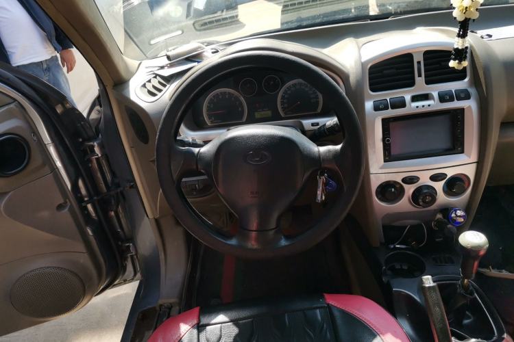 Used Huatai Santa Fe Classic 2011 2.0L Gasoline Manual Two-Wheel Drive Comfort Version Steering Wheel