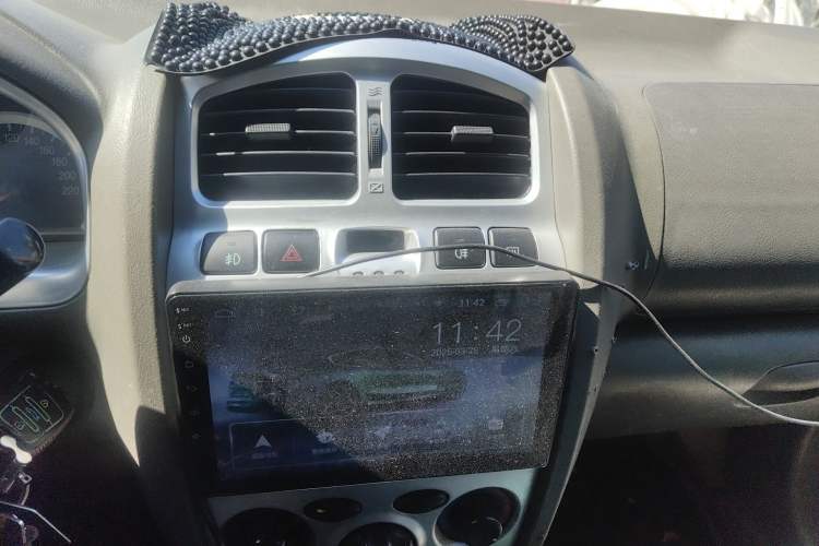 Used Huatai Santa Fe Classic 2012 2.0L Gasoline Manual Two-Wheel Drive Comfort Version Audio And AC Panel