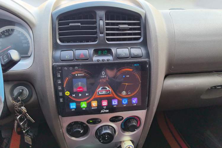Used Huatai Santa Fe Classic 2012 2.0L Gasoline Manual Two-Wheel Drive with Sunroof Audio And AC Panel