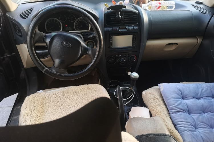 Used Huatai Santa Fe Classic 2012 2.0L Gasoline Manual Two-Wheel Drive with Sunroof Center Console