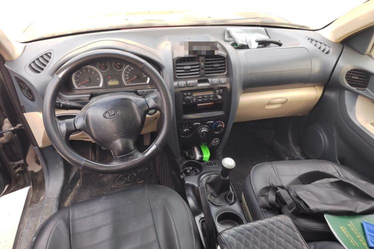 Used Huatai Santa Fe Classic 2012 2.0L Gasoline Manual Two-Wheel Drive with Sunroof Center Console