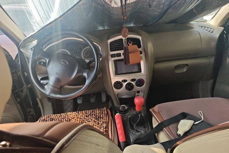 Used Huatai Santa Fe Classic 2012 2.0L Gasoline Manual Two-Wheel Drive with Sunroof Center Console