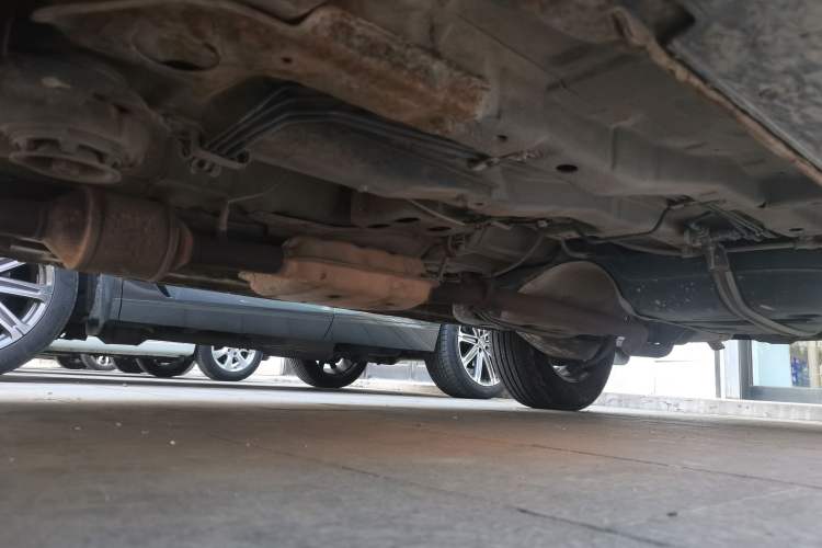 Used Huatai Santa Fe Classic 2012 2.0L Gasoline Manual Two-Wheel Drive with Sunroof Chassis Front Left