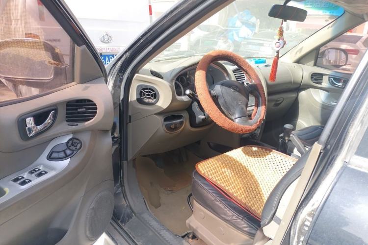 Used Huatai Santa Fe Classic 2012 2.0L Gasoline Manual Luxury Version Driver Seat