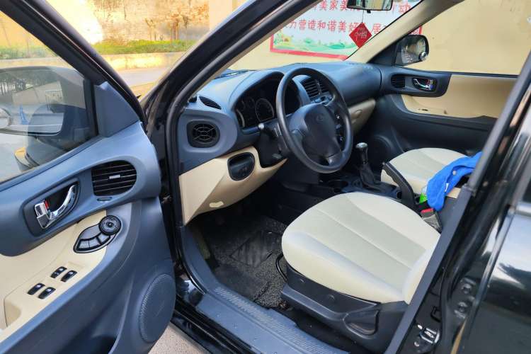 Used Huatai Santa Fe Classic 2012 2.0T Diesel Manual Two-Wheel Drive Hurricane Version Driver Seat