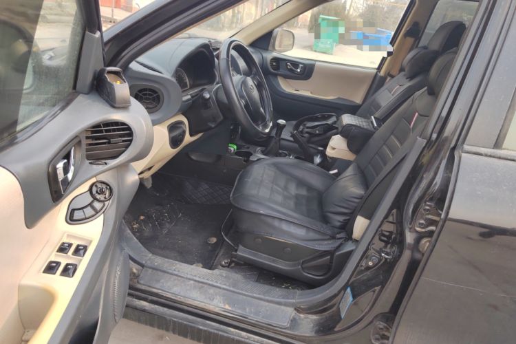 Used Huatai Santa Fe Classic 2012 2.0L Gasoline Manual Two-Wheel Drive with Sunroof Driver Seat