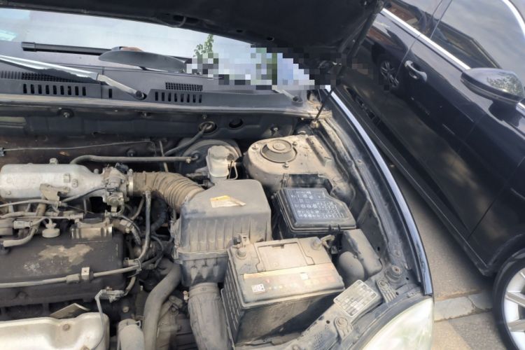 Used Huatai Santa Fe Classic 2012 2.0L Gasoline Manual Luxury Version Engine Bay Left