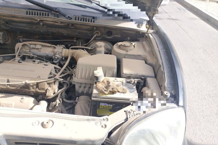 Used Huatai Santa Fe Classic 2012 2.0L Gasoline Manual Luxury Version Engine Bay Left