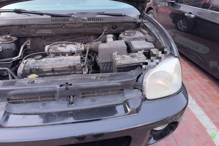 Used Huatai Santa Fe Classic 2012 2.0L Gasoline Manual Two-Wheel Drive with Sunroof Engine Bay Left
