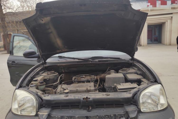 Used Huatai Santa Fe Classic 2012 2.0L Gasoline Manual Two-Wheel Drive with Sunroof Engine Bay
