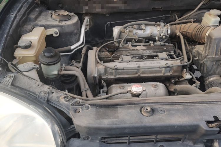 Used Huatai Santa Fe Classic 2012 2.0L Gasoline Manual Two-Wheel Drive with Sunroof Engine Bay Right