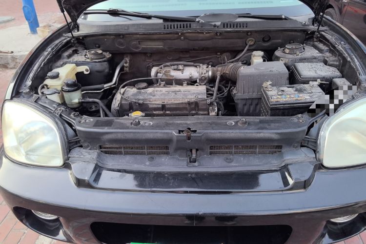Used Huatai Santa Fe Classic 2012 2.0L Gasoline Manual Two-Wheel Drive with Sunroof Engine Bay Right