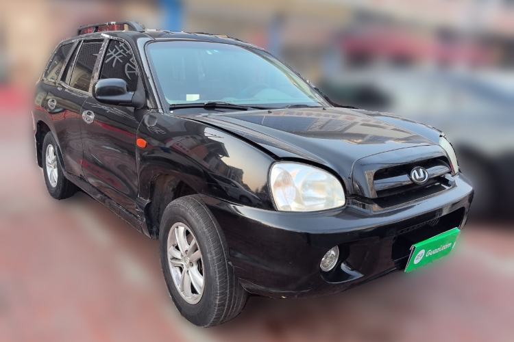 Used Huatai Santa Fe Classic 2012 2.0L Gasoline Manual Two-Wheel Drive with Sunroof Front Right 45 Deg